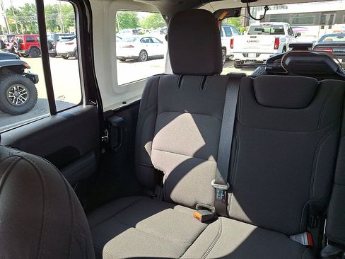 Used 2022 Jeep Wrangler Unlimited Sport AWD/4WD image 12