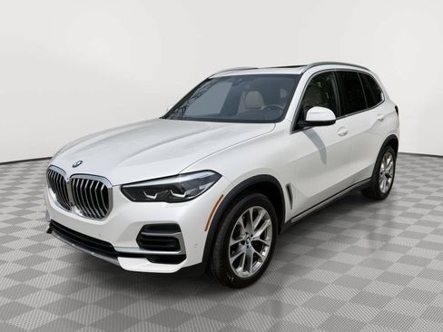 Used 2022 BMW X5 xDrive40i w/ Parking Assistance Package AWD/4WD image 3
