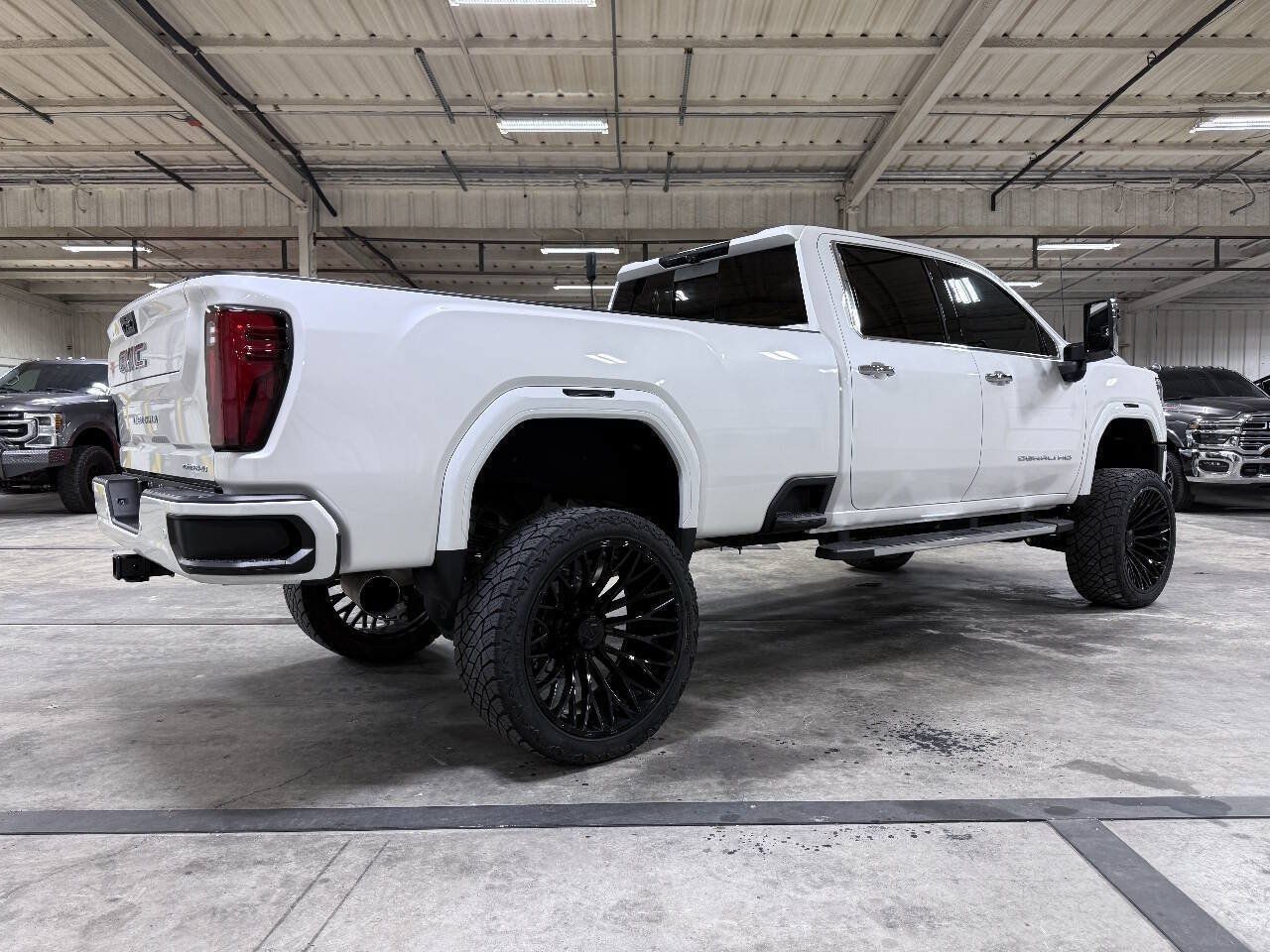 Used 2024 GMC Sierra 3500 Denali w/ Denali Reserve Package AWD/4WD image 3