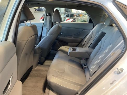 Used 2024 Hyundai Elantra SEL w/ Convenience Package image 21