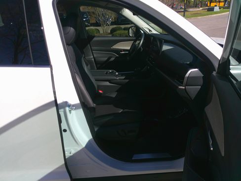 Used 2024 Toyota Grand Highlander Limited image 35