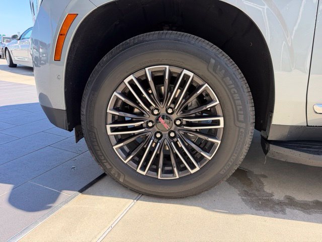 Used 2025 GMC Yukon Elevation RWD image 9