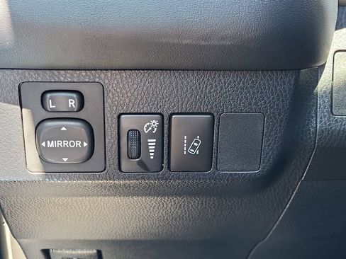 Used 2018 Toyota RAV4 Limited AWD/4WD image 34