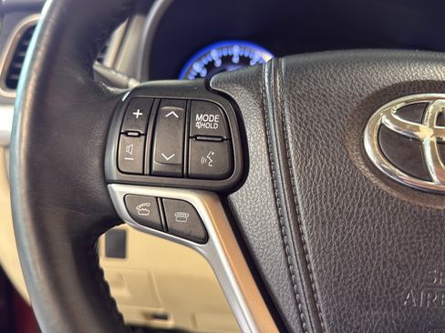 Used 2014 Toyota Highlander Limited AWD/4WD image 25