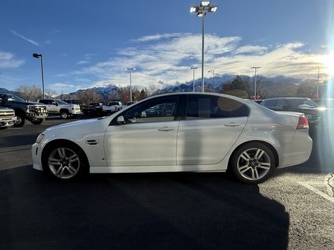 Used 2009 Pontiac G8 w/ Premium Package image 4