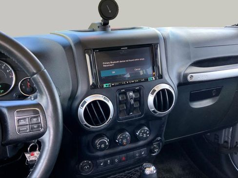 Used 2015 Jeep Wrangler Unlimited Sahara w/ Dual Top Group AWD/4WD image 7