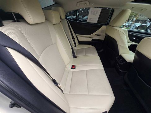 Used 2022 Lexus ES 300h w/ Premium Package image 14