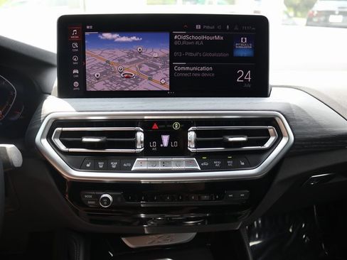 Used 2025 BMW X4 xDrive30i image 11