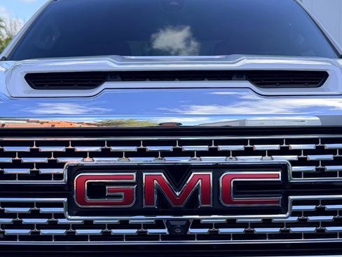 Used 2023 GMC Sierra 2500 Denali w/ Denali Ultimate Package AWD/4WD image 6