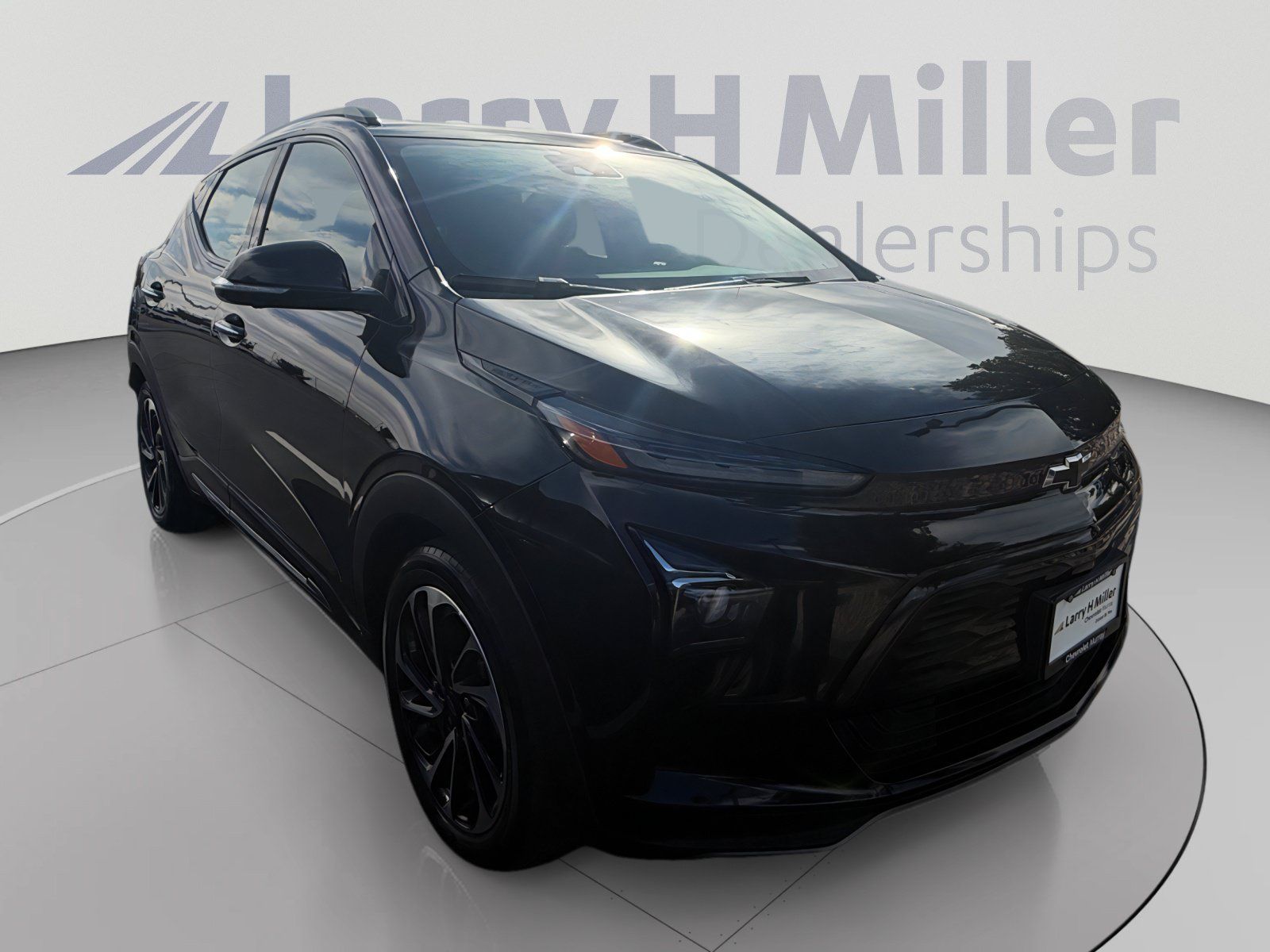 Used 2022 Chevrolet Bolt EUV Premier w/ Sun & Sound Package FWD image 4