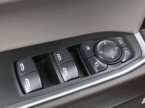 Used 2024 GMC Sierra 1500 SLT image 4