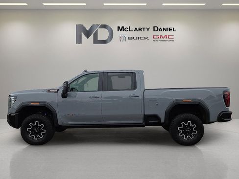 Used 2024 GMC Sierra 2500 AT4X AWD/4WD image 3