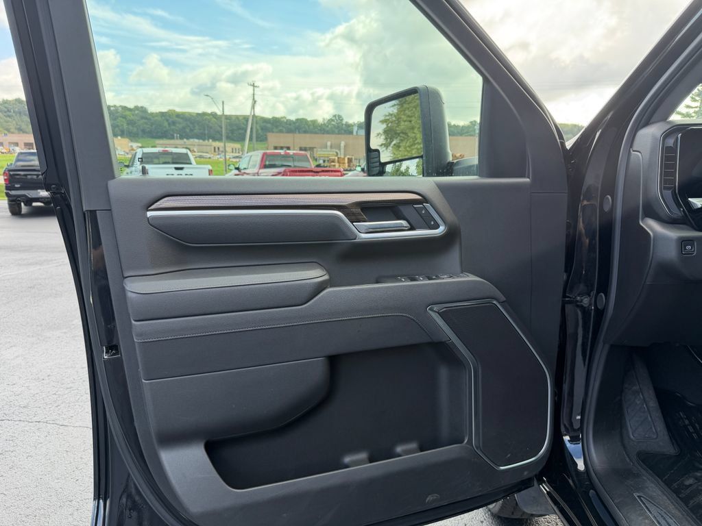 Used 2025 Chevrolet Silverado 2500 LT w/ Convenience Package AWD/4WD image 19