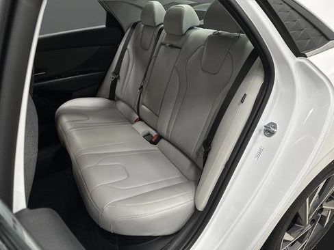 Used 2024 Hyundai Elantra Limited image 29