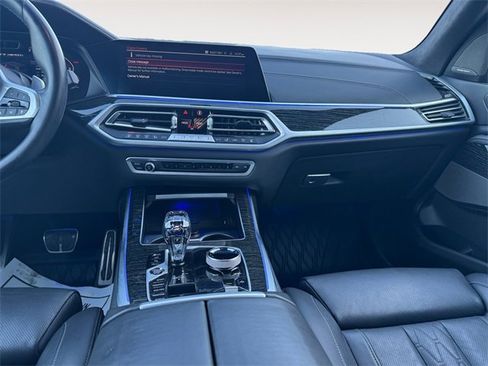 Used 2022 BMW X7 M50i w/ Dynamic Handling Package image 11