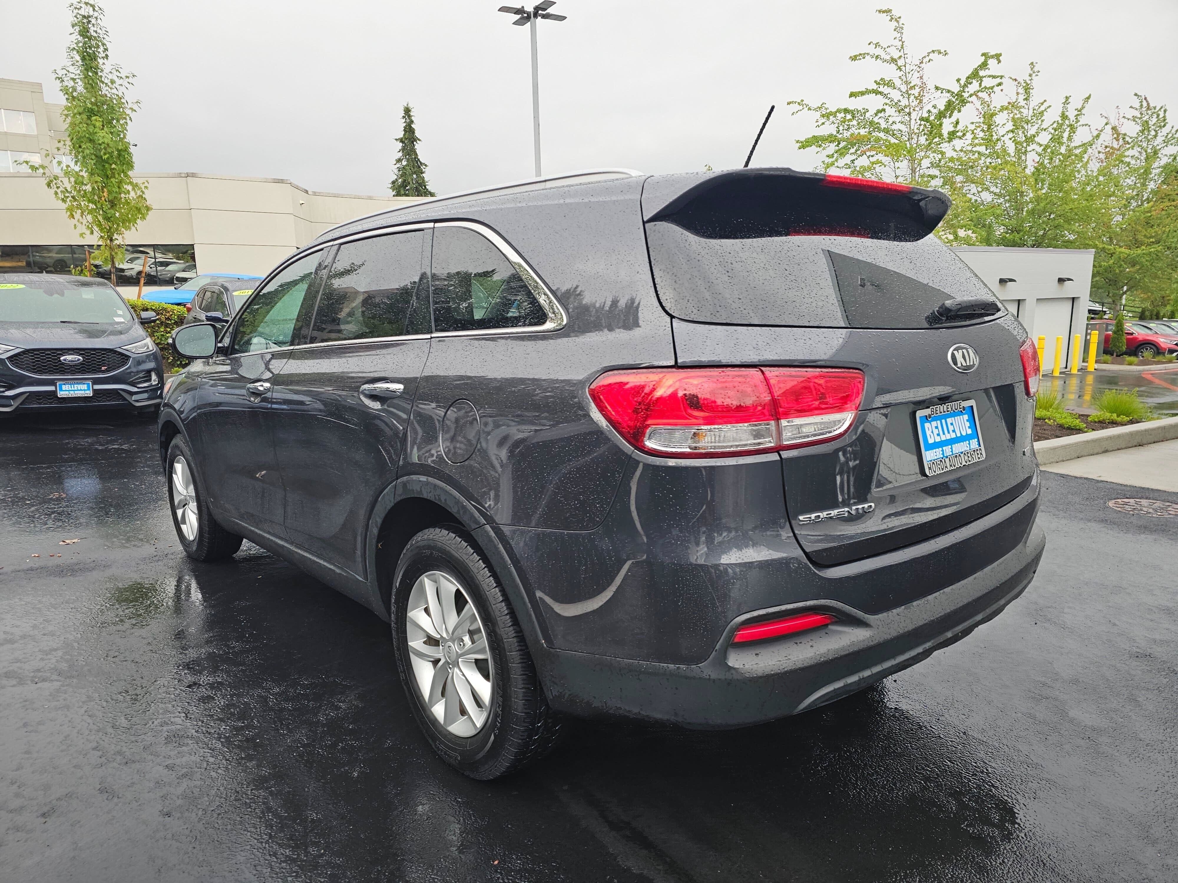 Used 2017 Kia Sorento FWD image 5