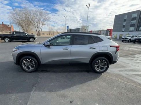 Used 2024 Chevrolet Trax LT w/ Driver Confidence Package image 5