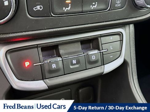 Used 2022 GMC Terrain SLE image 18