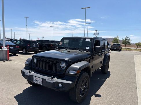 Used 2025 Jeep Wrangler Unlimited Sport AWD/4WD image 5