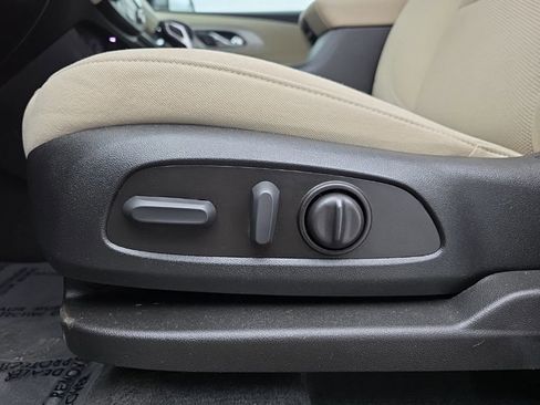 Used 2023 Chevrolet Traverse LT AWD/4WD image 19