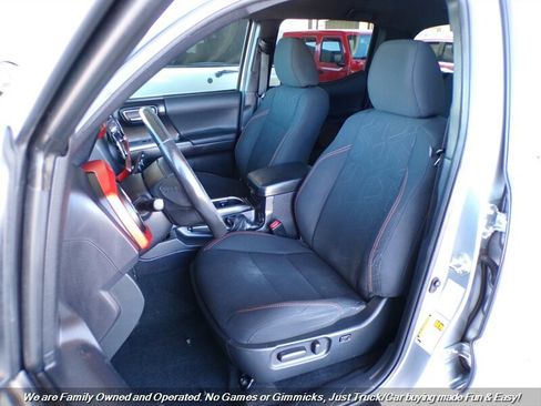 Used 2020 Toyota Tacoma TRD Off-Road image 16