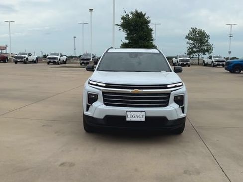 New 2026 Chevrolet Traverse LT w/ Sun and Wheel Package FWD image 3