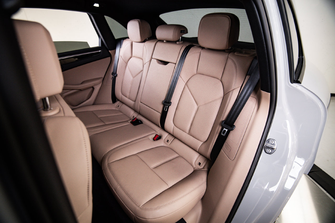 Certified 2026 Porsche Macan AWD/4WD image 24