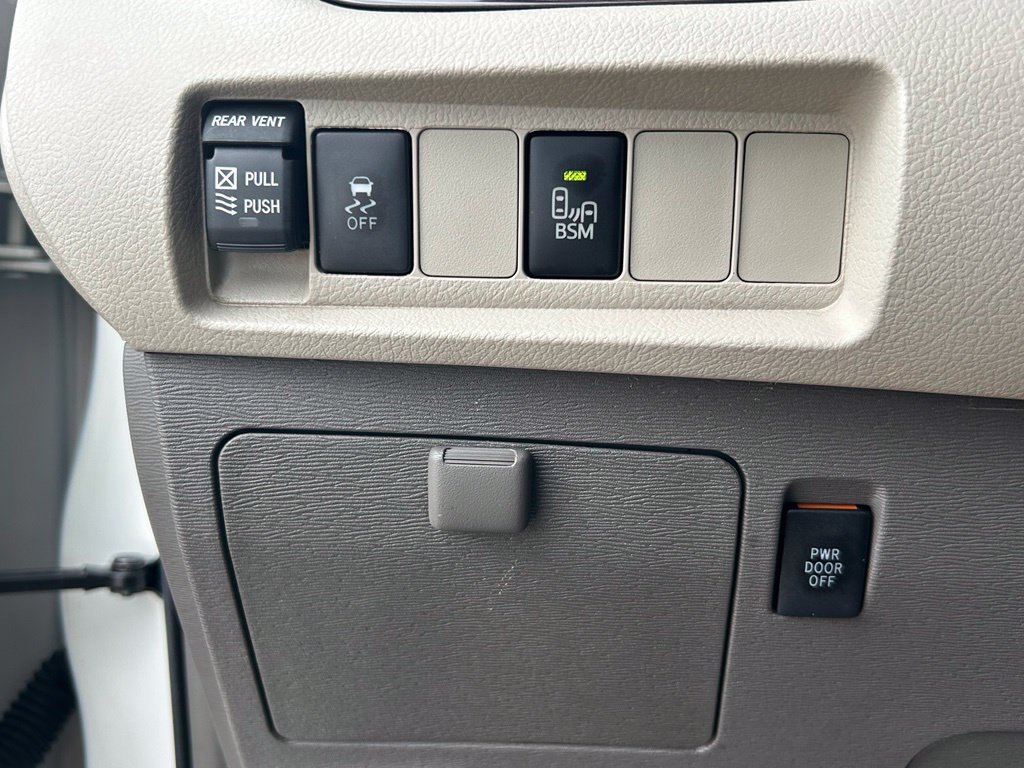 Used 2016 Toyota Sienna XLE FWD image 29