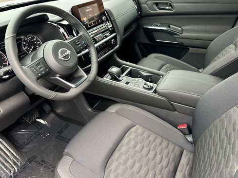 New 2025 Nissan Pathfinder SV w/ SV Premium Package image 10