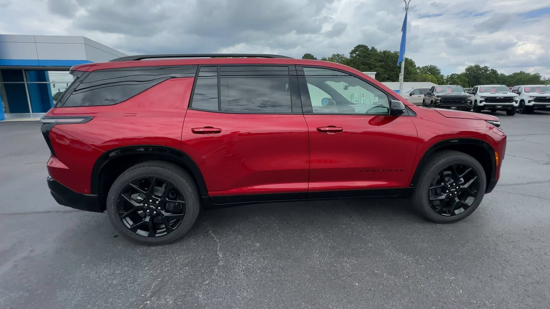 New 2026 Chevrolet Traverse RS w/ LPO, Floor Liner Package FWD image 9