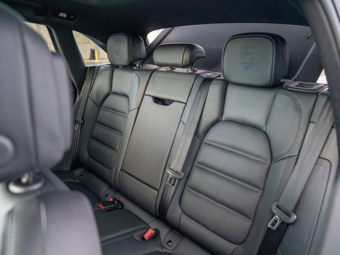 New 2026 Porsche Macan image 25
