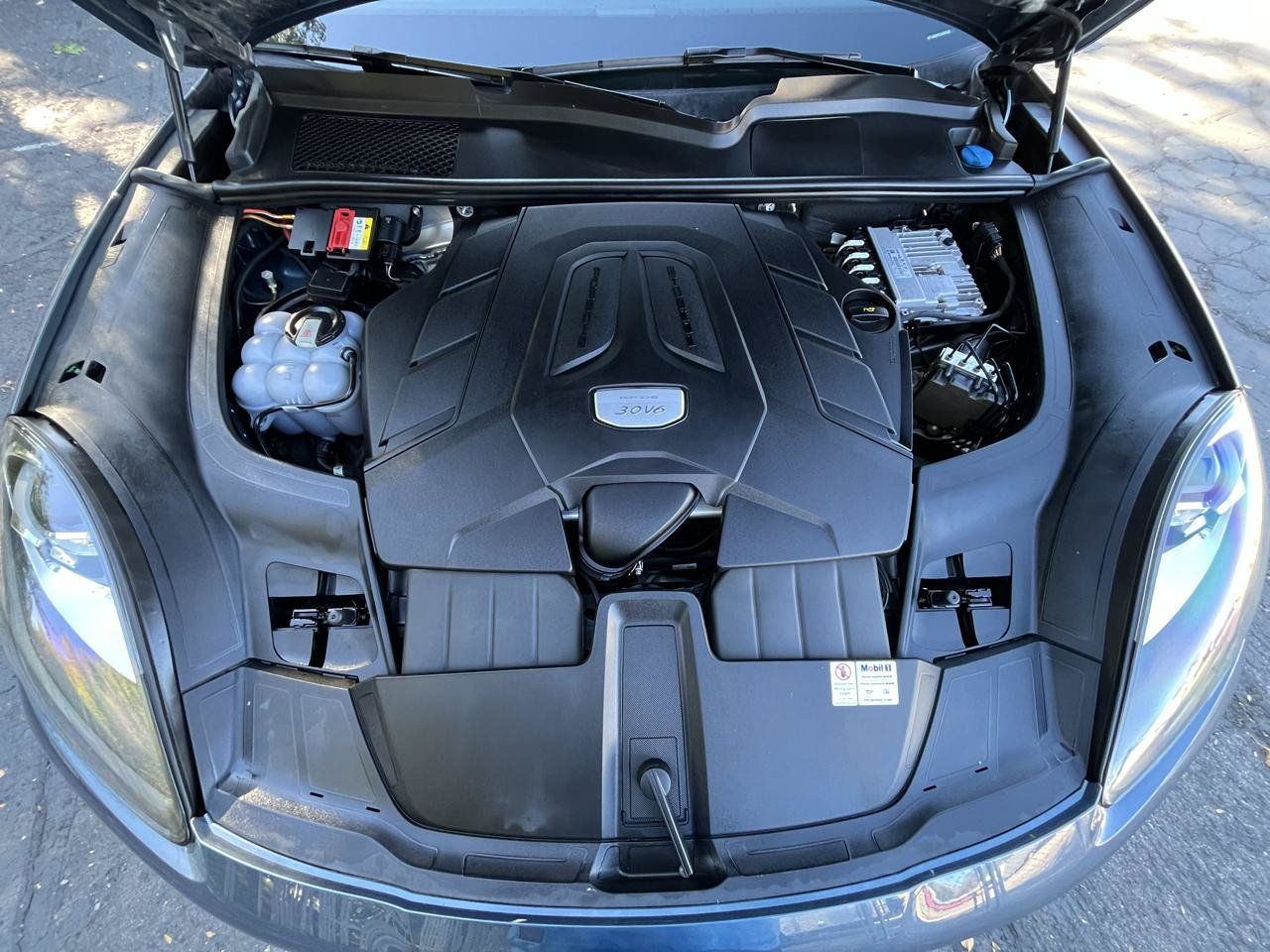 Used 2020 Porsche Cayenne AWD/4WD image 8