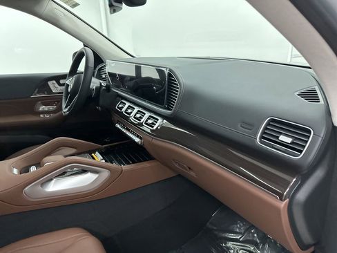 Used 2025 Mercedes-Benz GLS 450 4MATIC image 25