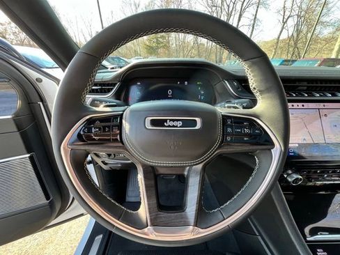 Used 2023 Jeep Grand Cherokee Overland w/ Luxury Tech Group IV image 30