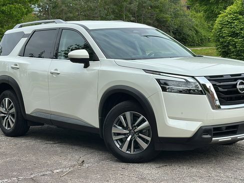 Certified 2024 Nissan Pathfinder SL AWD/4WD image 1