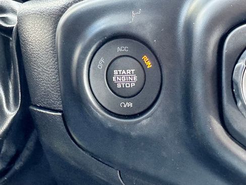 Used 2023 Jeep Wrangler Unlimited Sahara AWD/4WD image 23