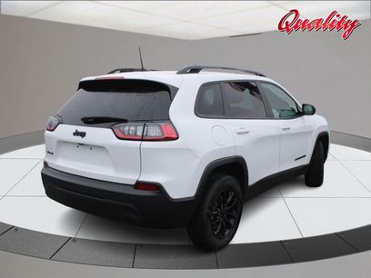 Used 2023 Jeep Cherokee Altitude Lux