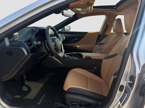 Used 2024 Lexus ES 350 w/ Accessory Package (Z2) image 9