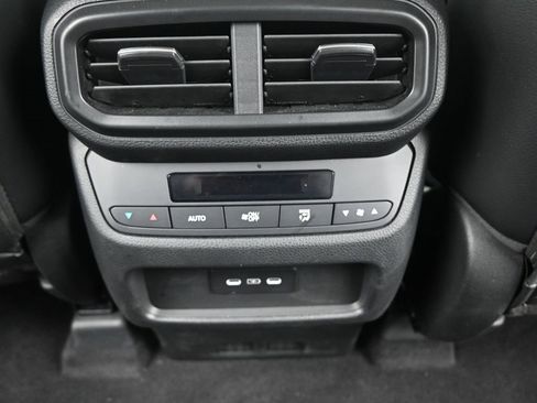 Used 2025 Honda Pilot Touring image 16