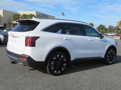 Used 2025 Kia Sorento SX image 6