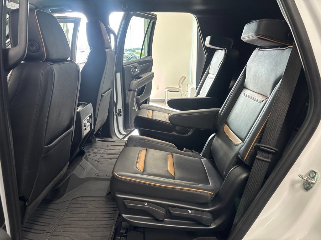 Used 2024 GMC Yukon AT4 w/ Technology Package AWD/4WD image 31