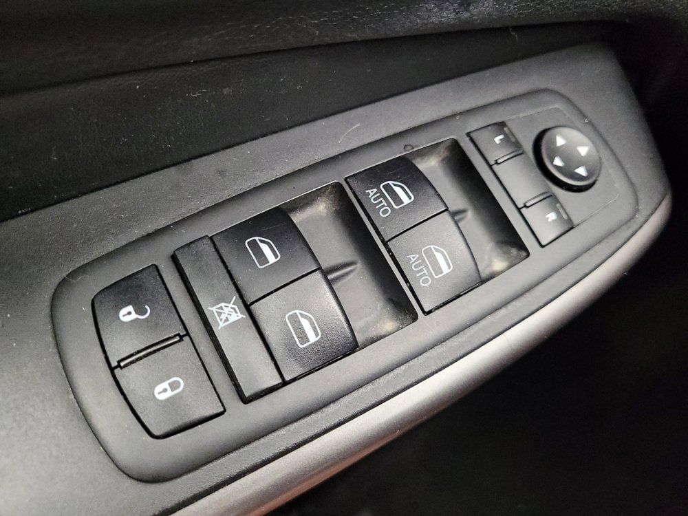 Used 2021 Jeep Cherokee Latitude Plus FWD image 27