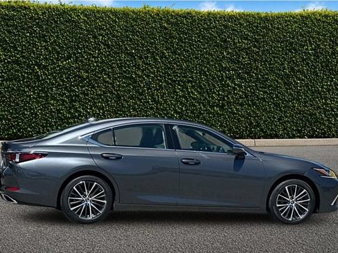Used 2025 Lexus ES 350 w/ Premium Package FWD image 3