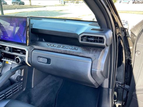 Used 2024 Toyota Tacoma Limited w/ Limited Package (LT) image 17