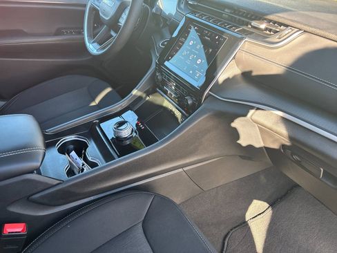 Used 2024 Jeep Grand Cherokee Laredo X w/ Luxury Tech Group I image 17