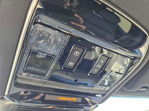 New 2025 Land Rover Range Rover SE image 33