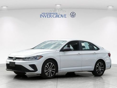 Certified 2025 Volkswagen Jetta Sport FWD image 3