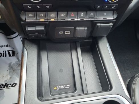 Used 2020 Chevrolet Silverado 1500 High Country w/ Technology Package AWD/4WD image 38