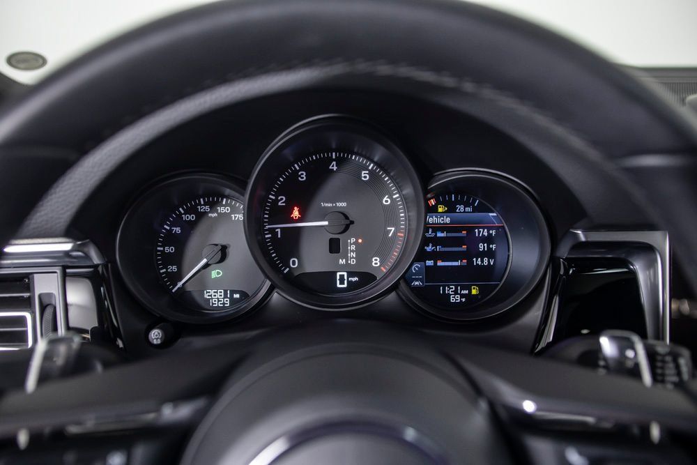 Used 2025 Porsche Macan Turbo AWD/4WD image 23