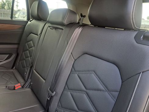 Used 2025 Volkswagen Atlas SE image 26